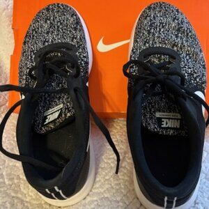 NIKE RUNNING/CROSS TRAINING SHOE